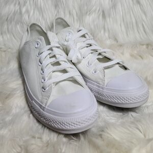 Converse Chuck Taylor All Star Low Top White 9.5 Women / 7.5 Men NWOB